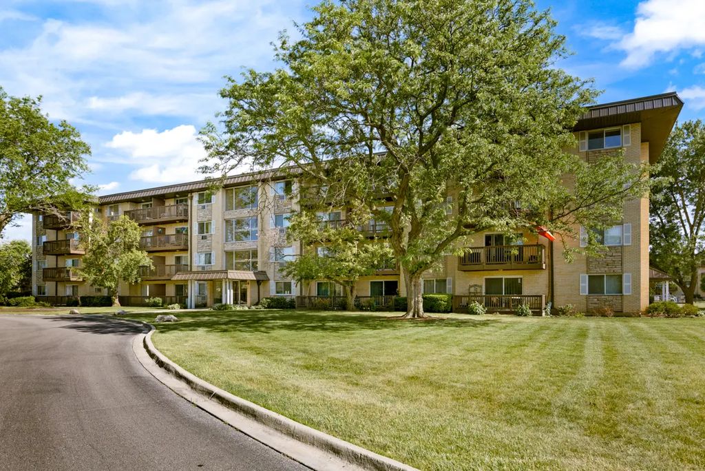 2214 S Goebbert Road 178, Arlington Heights