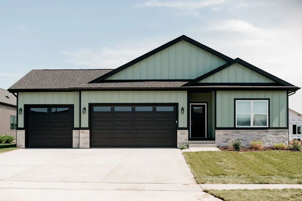 6133 Thor Avenue, Davenport