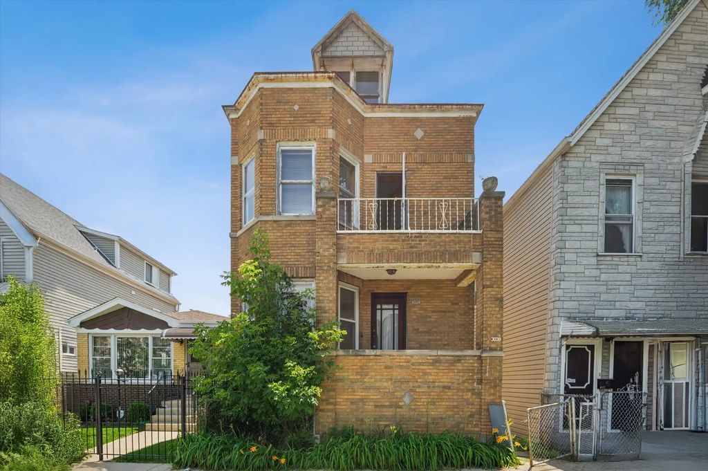 3039 N Gresham Avenue, Chicago, 60618