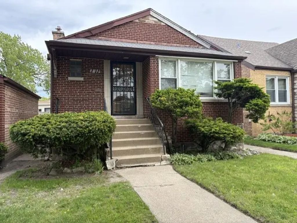 8153 S Marquette Avenue, Chicago, 60617