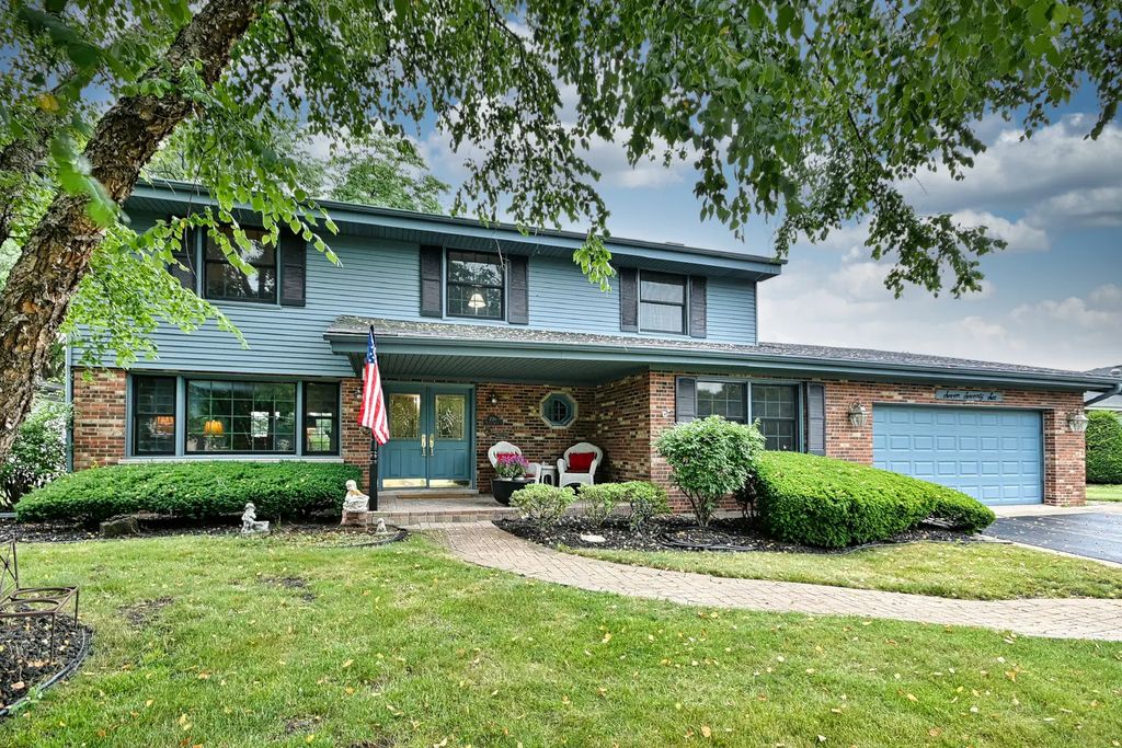 776 S Stuart Avenue, Elmhurst