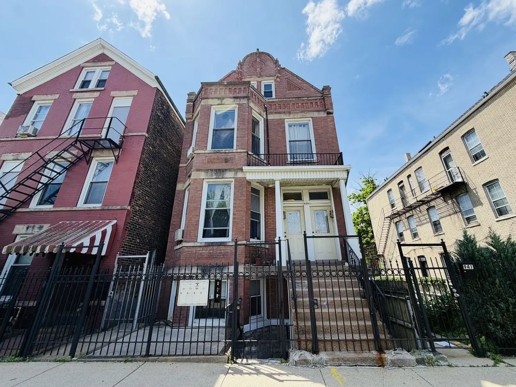 939 W 32nd Street, Chicago, 60608