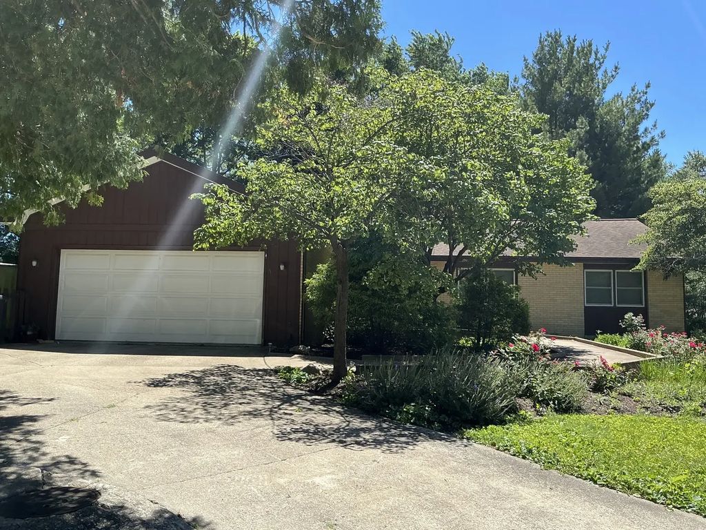 2209 Grange Circle, Urbana