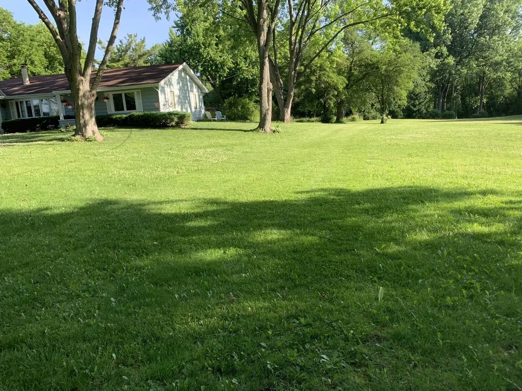 2006 Old Peterson Road, Libertyville