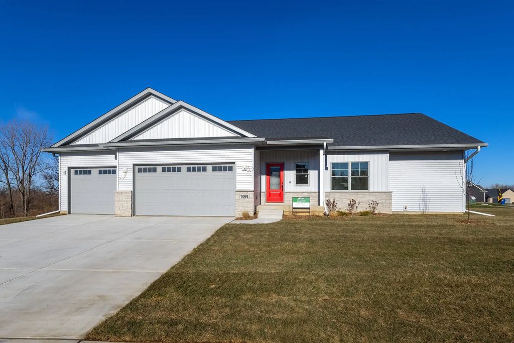 7091 Spring Creek Drive, Bettendorf