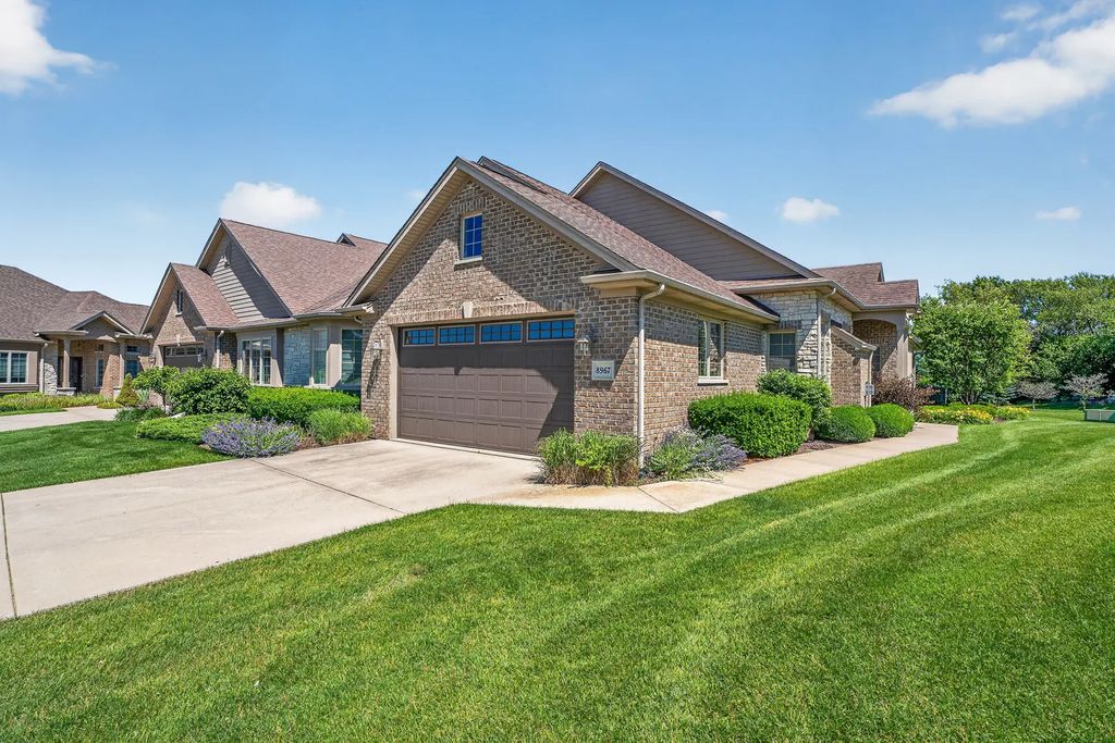8967 Holland Harbor Circle, Frankfort