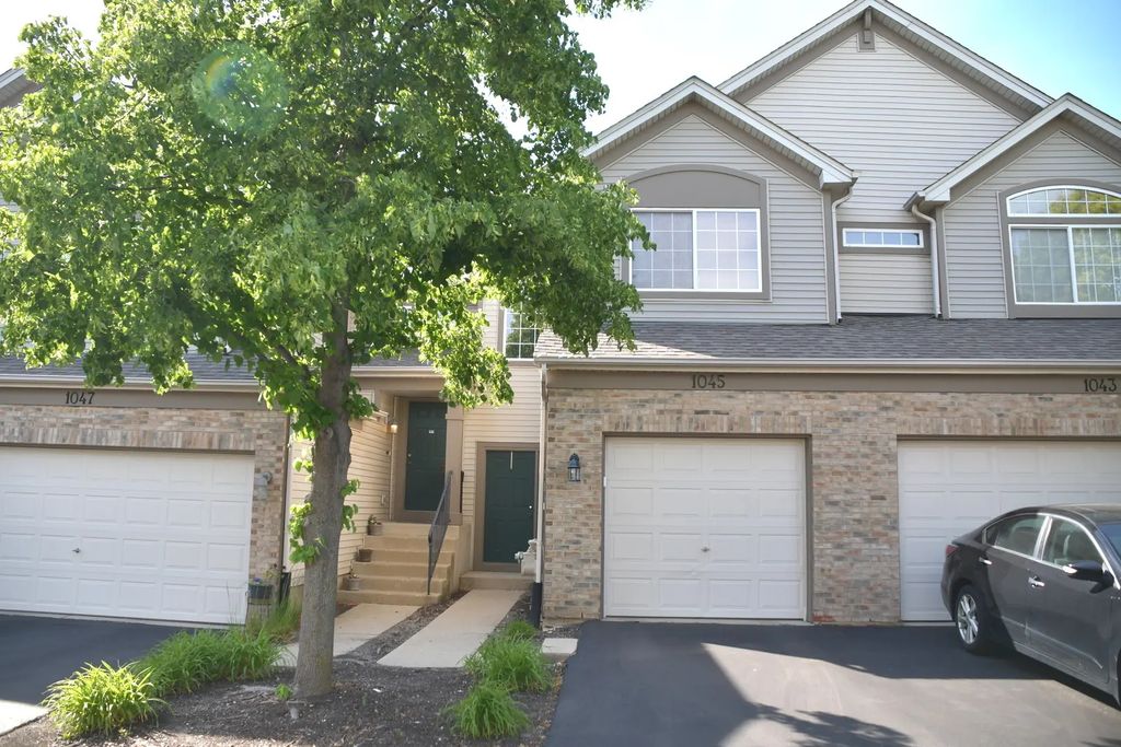 1045 Woodview Court, Aurora