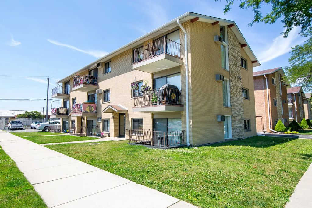 6101 W 64th Place 4, Chicago