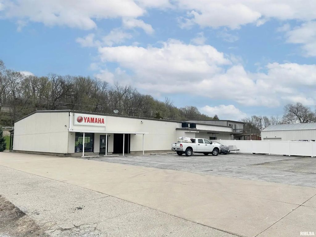 1320 36th Avenue, Moline