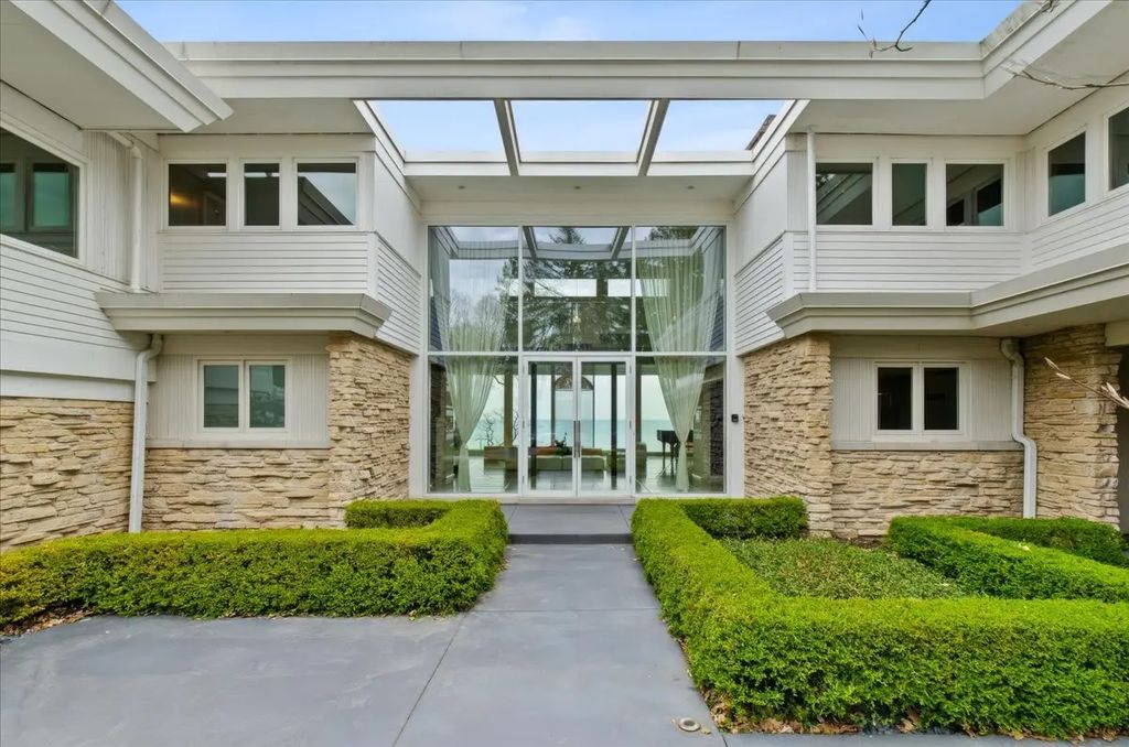 2441 Woodbridge Lane, Highland Park, 60035