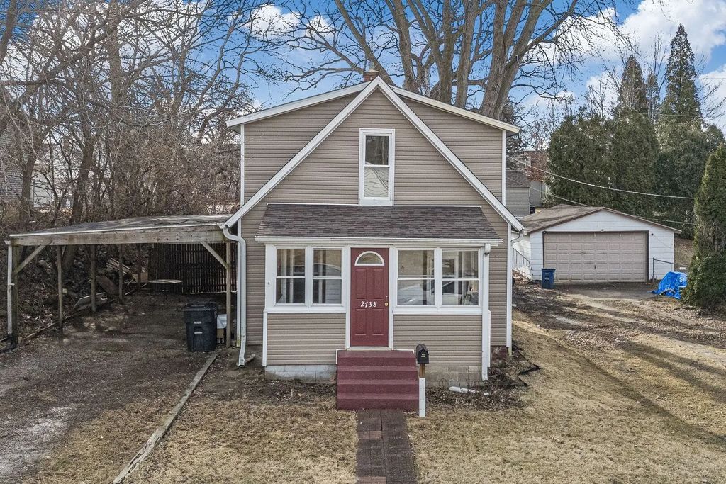 2738 11th Avenue C, Moline