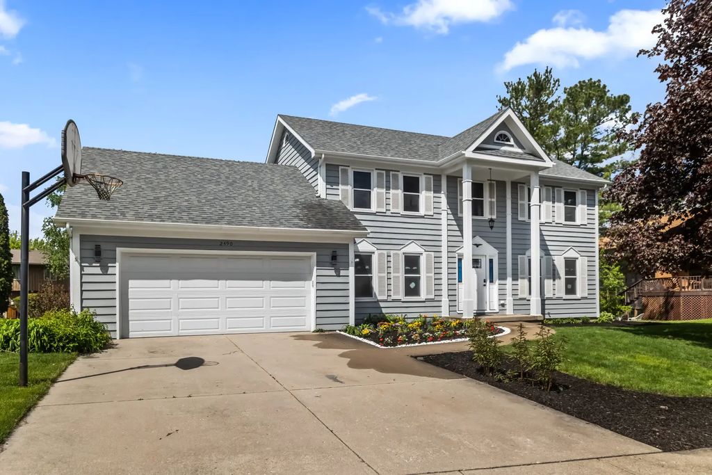 2490 Lakeside Drive, Aurora
