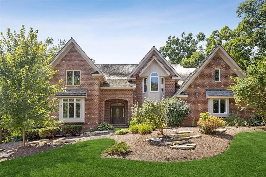 9336 Falling Waters Drive W, Burr Ridge