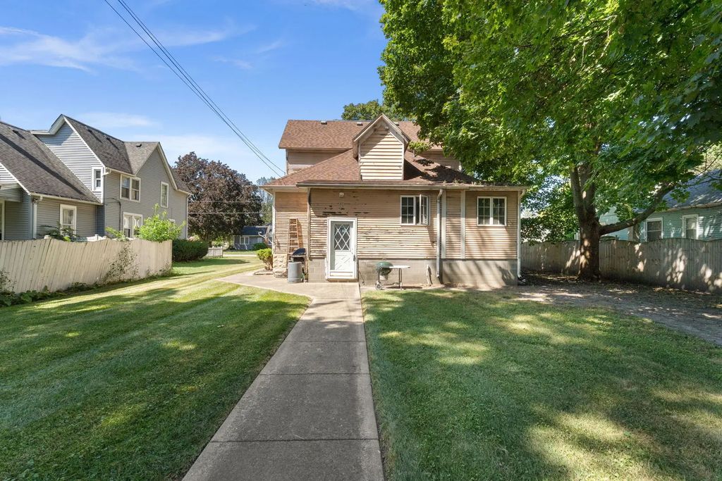 424 S 7th St DeKalb property photo