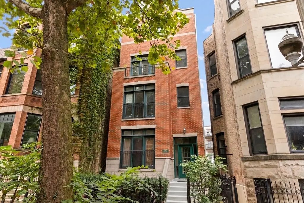 3534 N Reta Avenue 3, Chicago