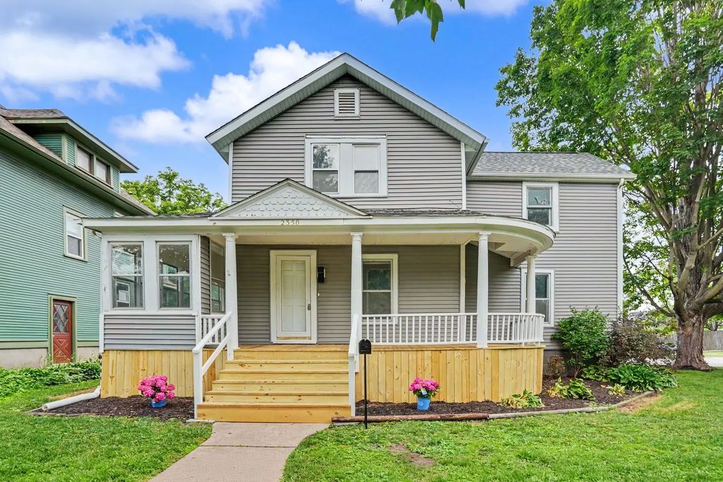 2350 Farnam Street, Davenport