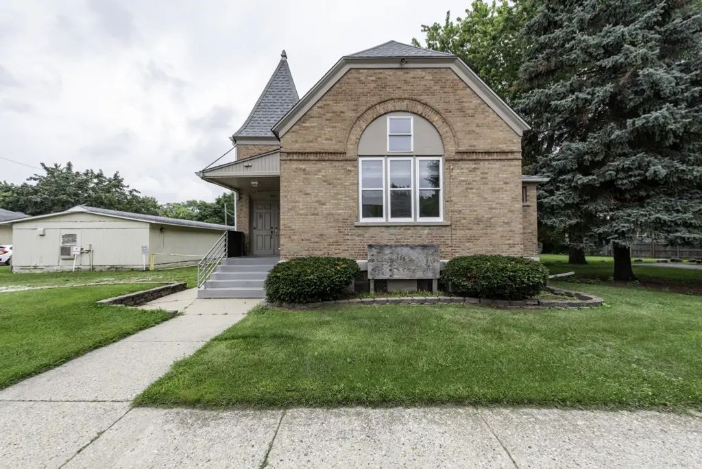 800 Chestnut Street, Waukegan