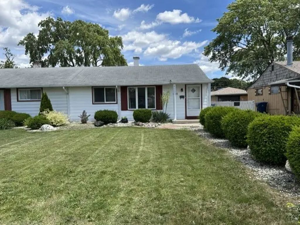 8855 S Komensky Avenue, Hometown