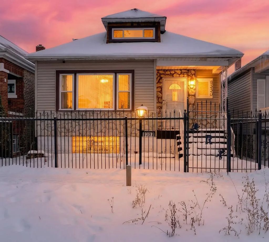 8330 S Essex Avenue, Chicago, 60617