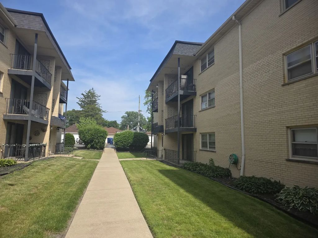 2041 N Harlem Avenue 3e, Chicago, 60707