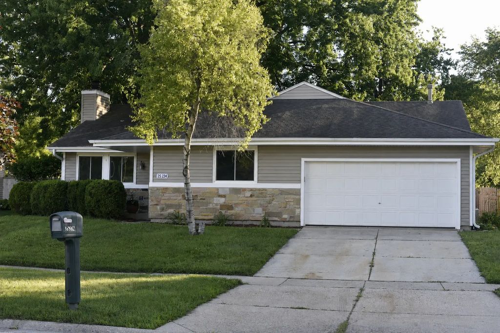 2s224 Continental Drive, Warrenville