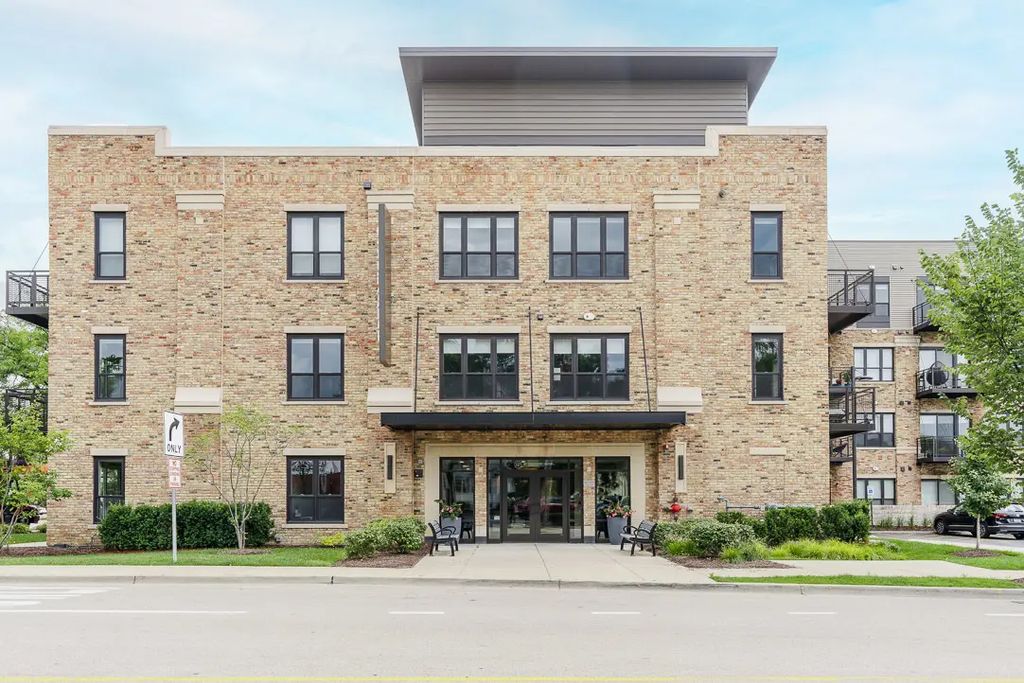 101 W Liberty Street 108, Barrington