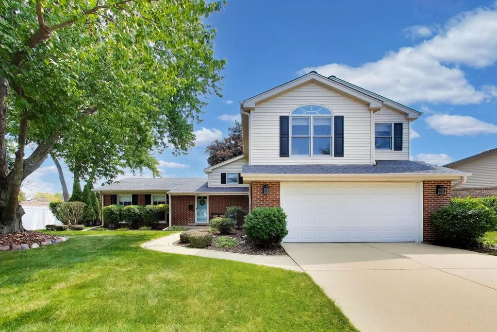 2006 N Elizabeth Drive, Arlington Heights