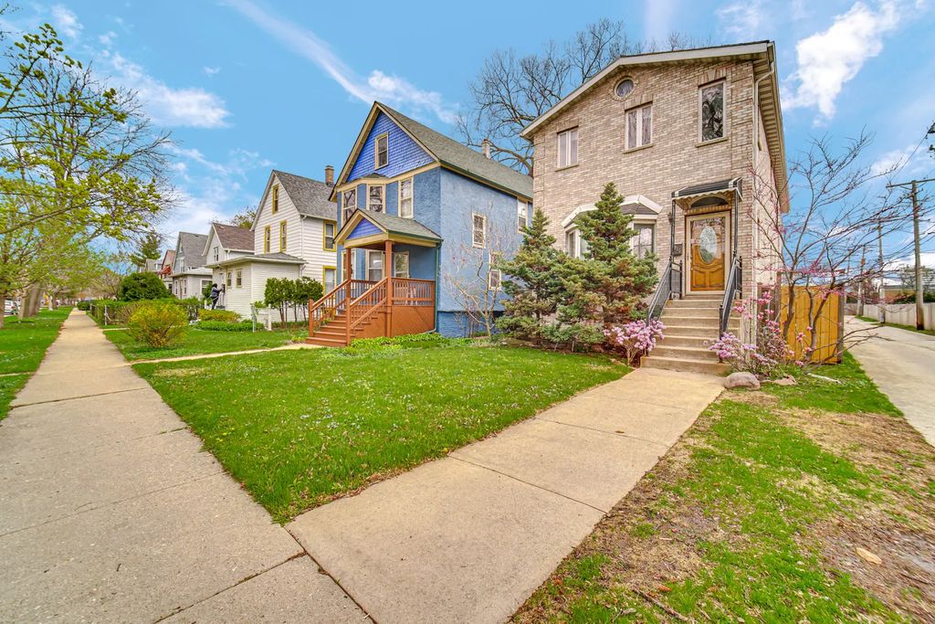 1915 Dewey Avenue, Evanston
