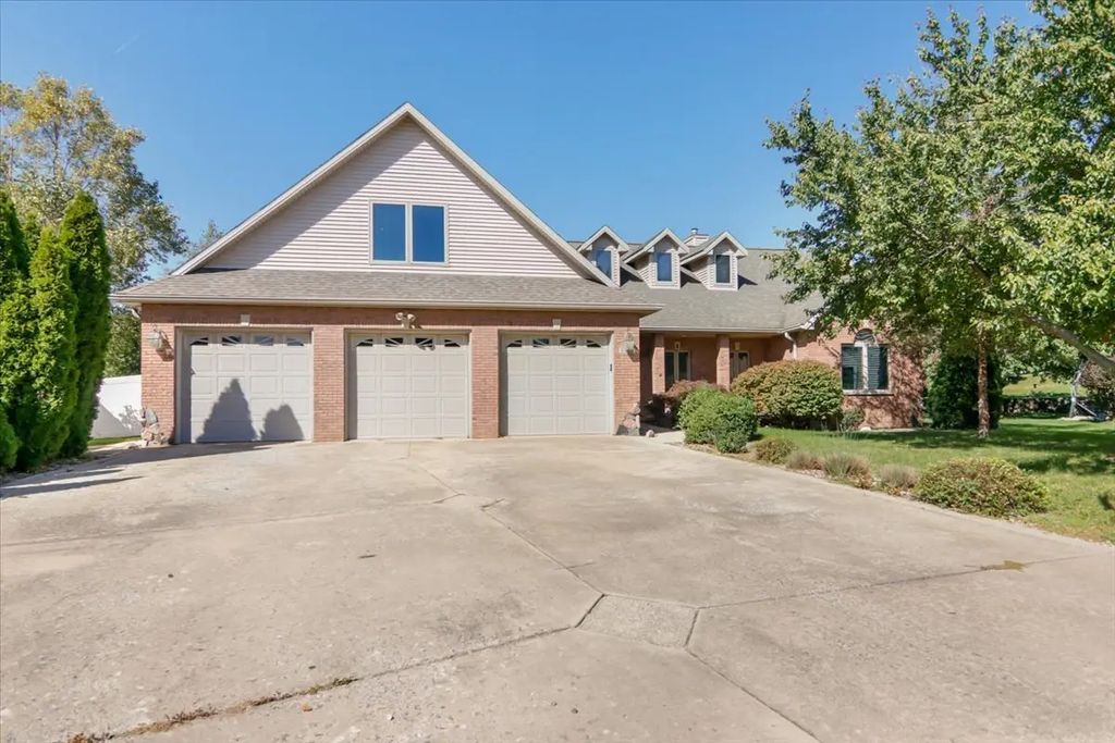 3002 Neaves Drive, Bloomington