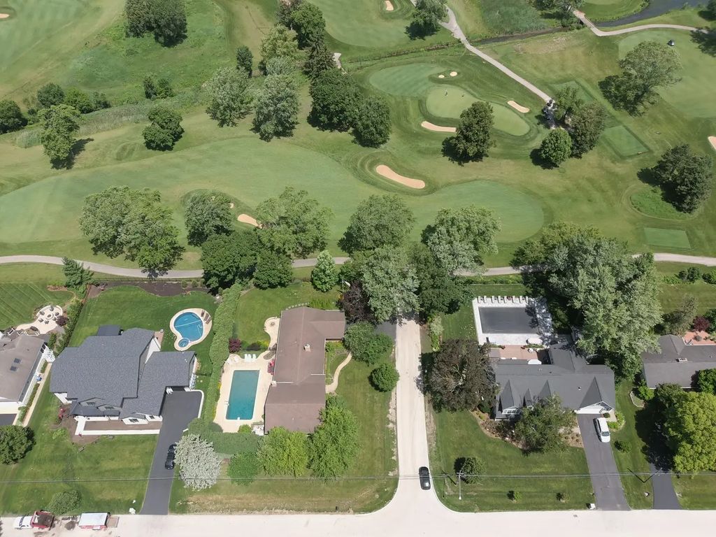 1500 W Blackhawk Drive, Mount Prospect
