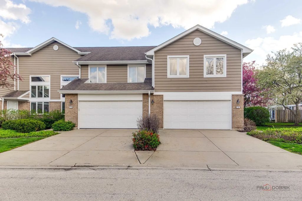 73 Woodstone Drive, Buffalo Grove