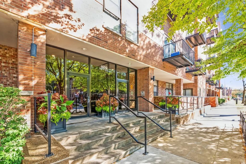 1000 E 53rd Street 302, Chicago