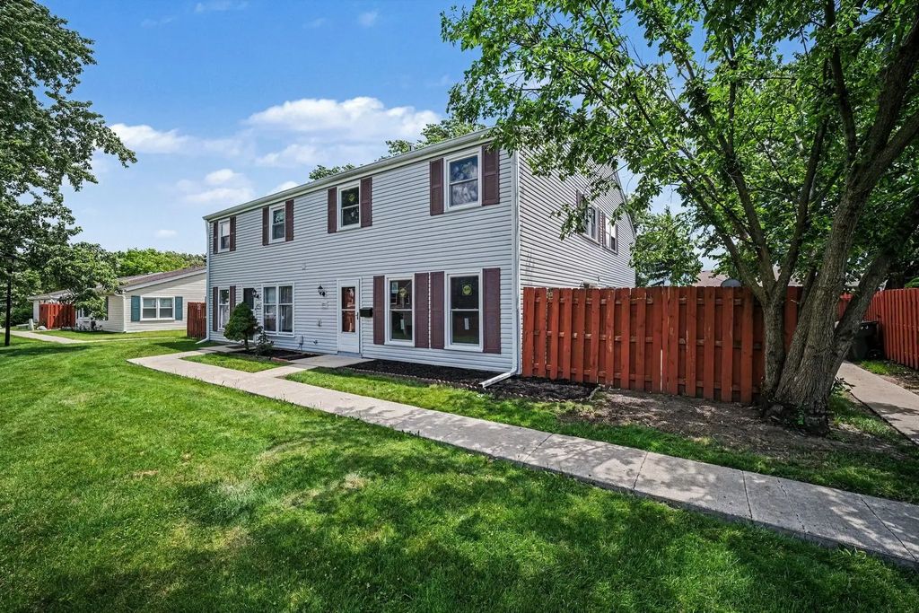 1801 Jamestown Circle, Hoffman Estates