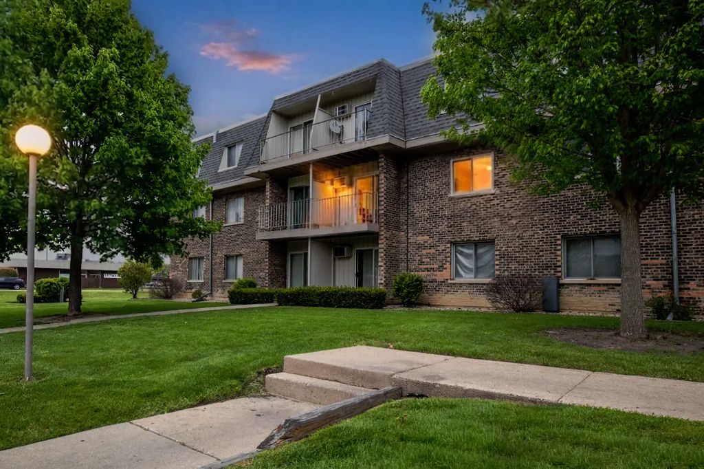 876 Blossom Lane 203, Prospect Heights