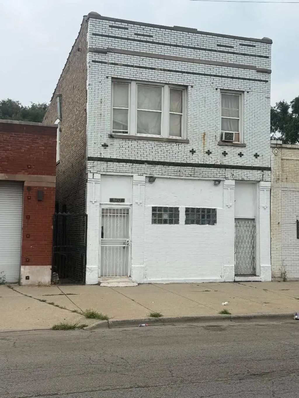 8462 S Commercial Avenue, Chicago