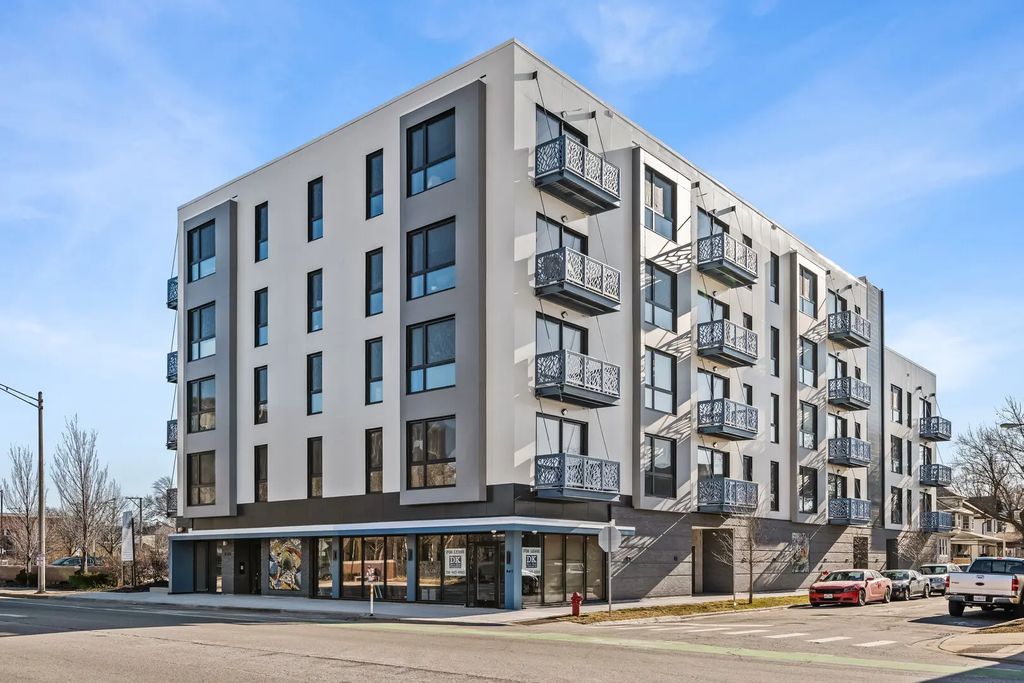 839 Madison Street 302, Oak Park, 60302