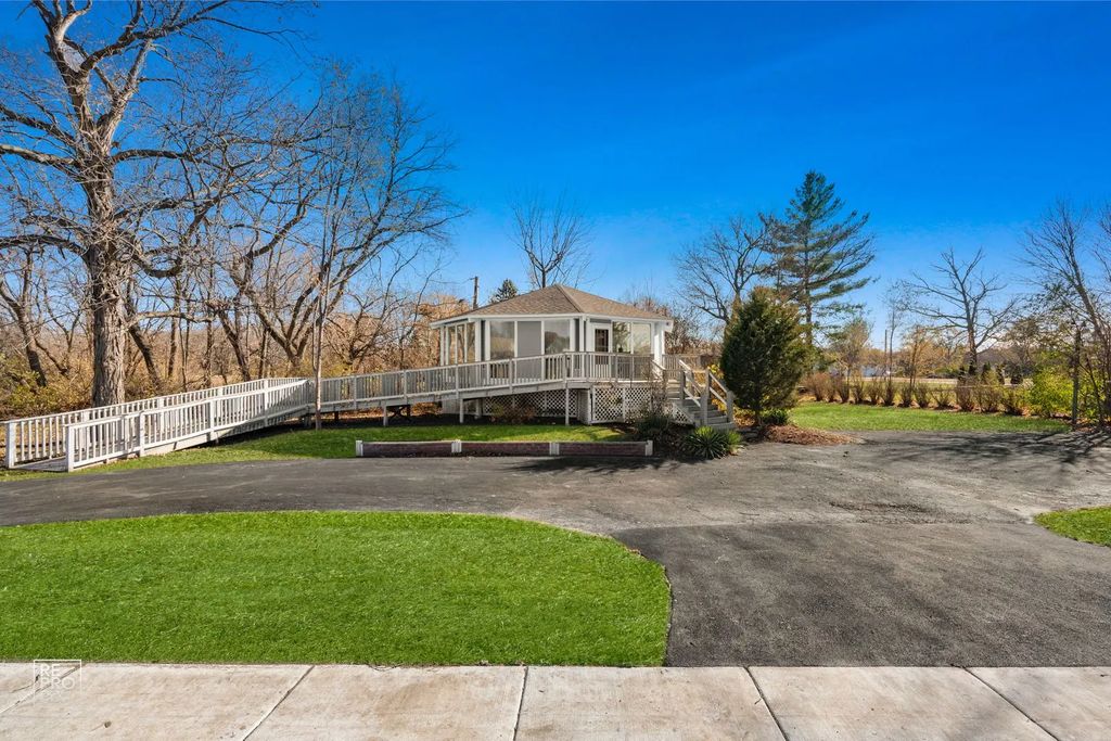 3824 N Johnsburg Road, McHenry