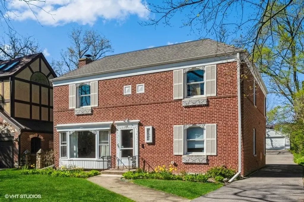 148 Maple Avenue, Wilmette