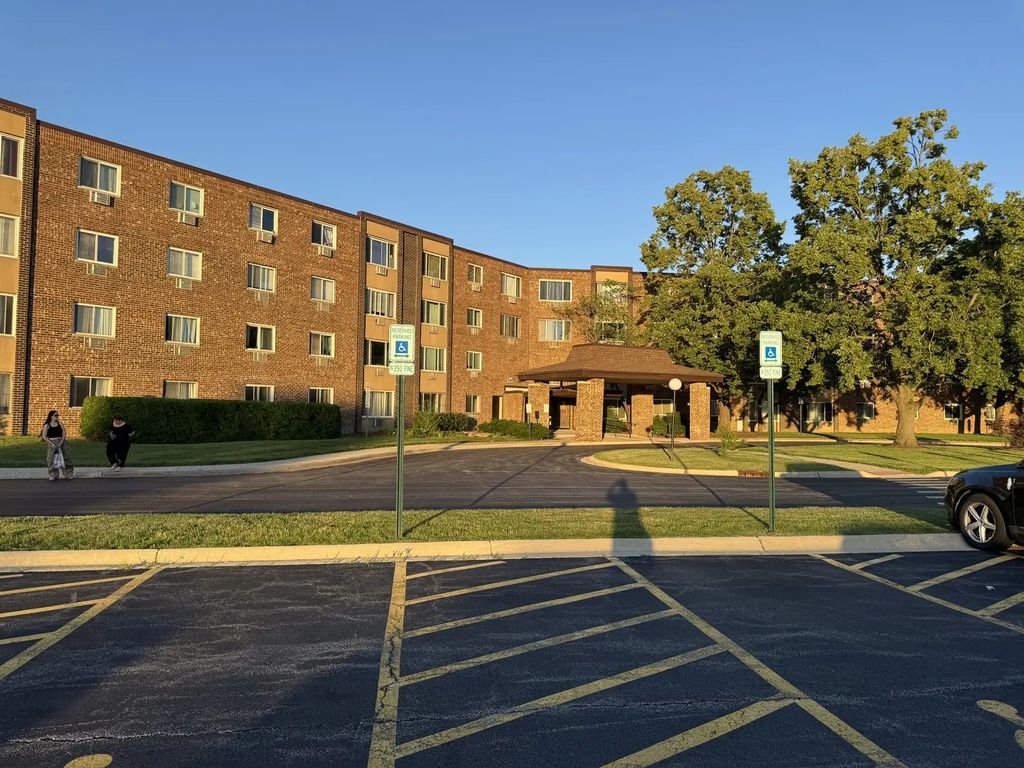 1375 Rebecca Drive 302, Hoffman Estates