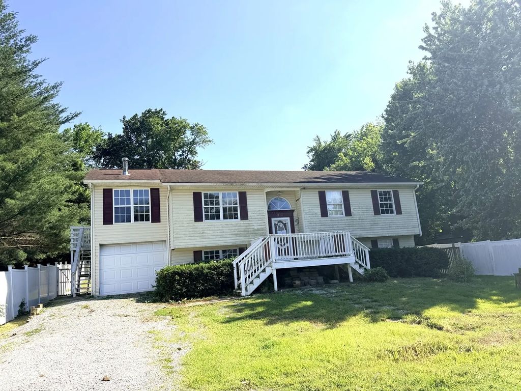 912 Glenn Avenue, Carterville
