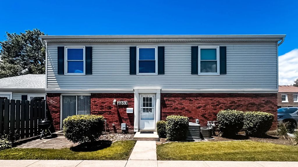 2203 Cardinal Court 2203, Schaumburg