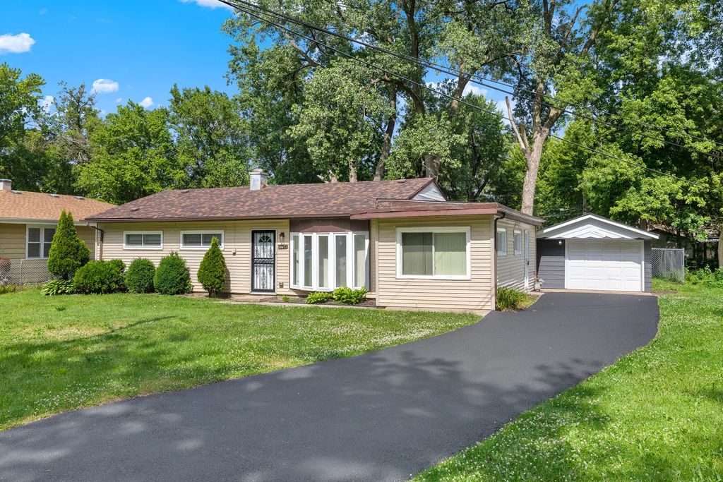 16421 Saint Louis Avenue, Markham