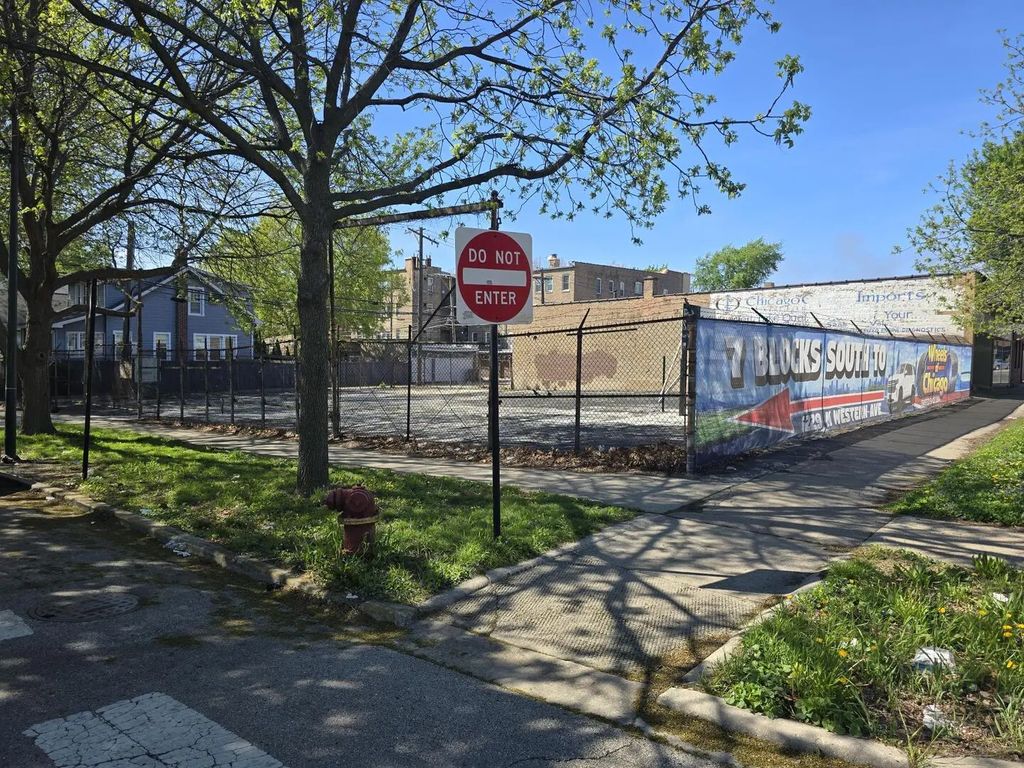 6936 N Western Avenue, Chicago