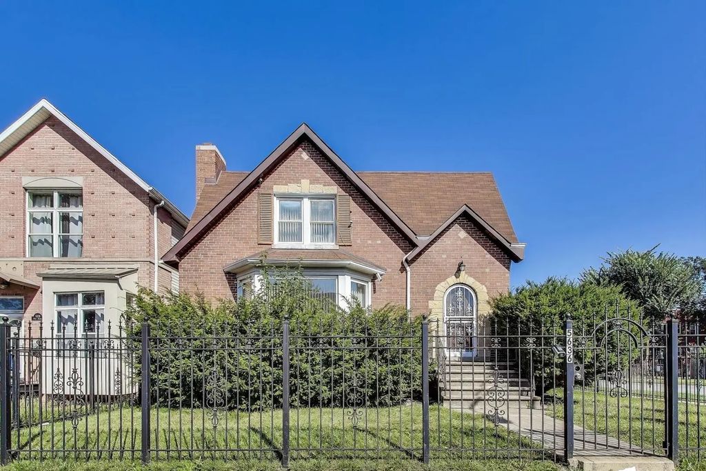 5636 W Augusta Boulevard, Chicago