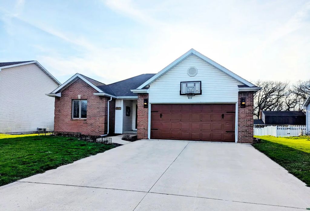 205 S Hossack Street, Seneca