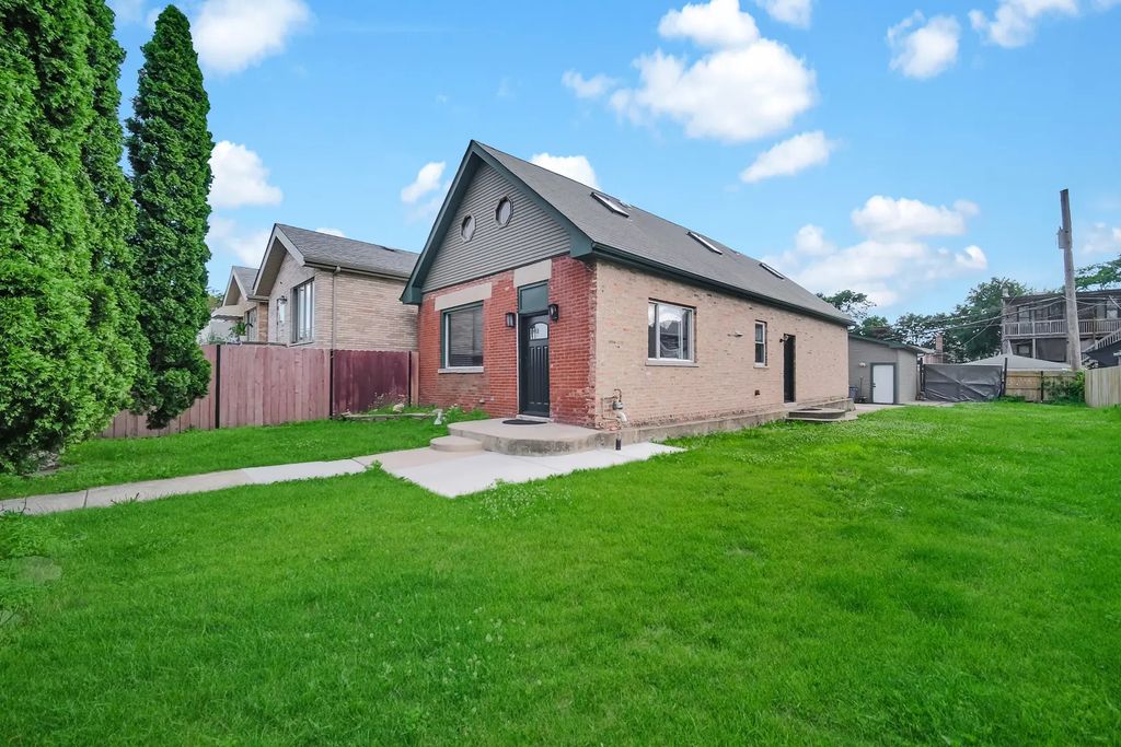 3844 S Artesian Avenue, Chicago