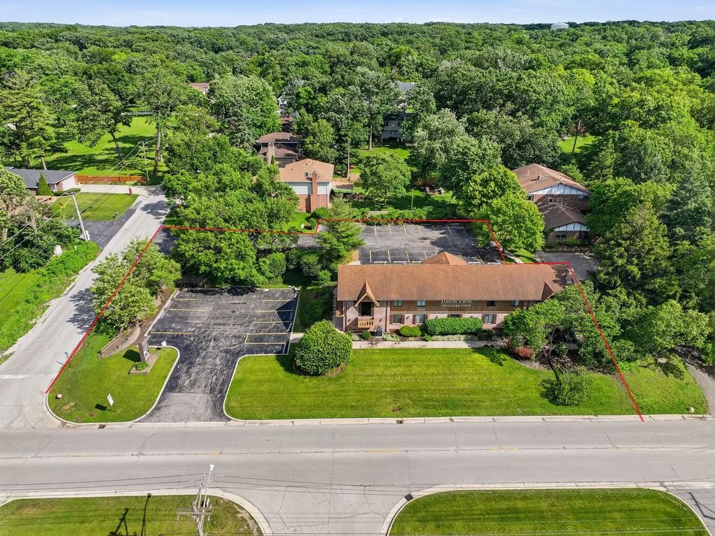 8265 S Archer Avenue, Willow Springs