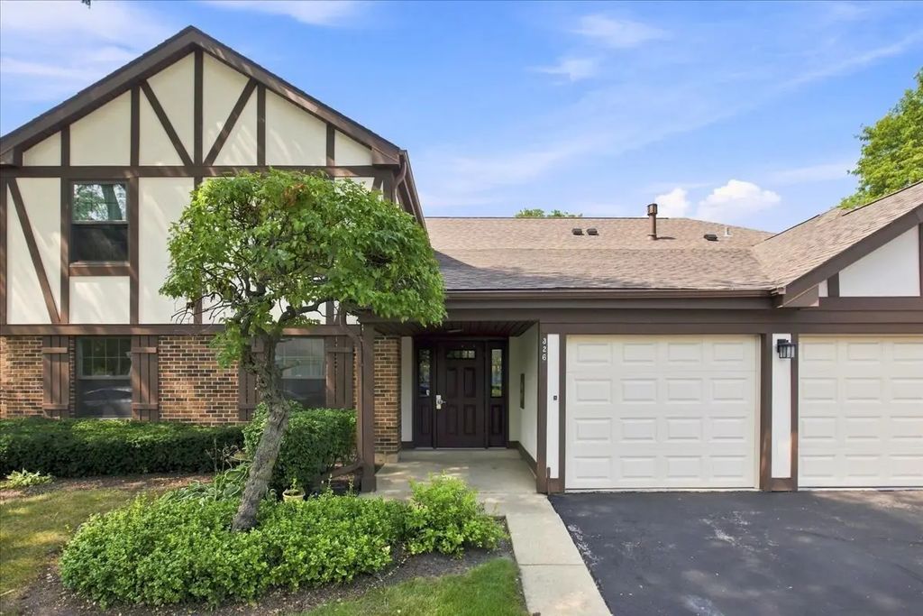 326 Woodbury Court C1, Schaumburg