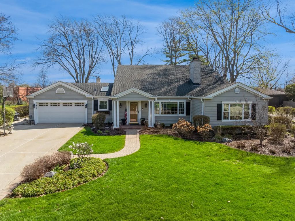 819 S Beverly Lane, Arlington Heights