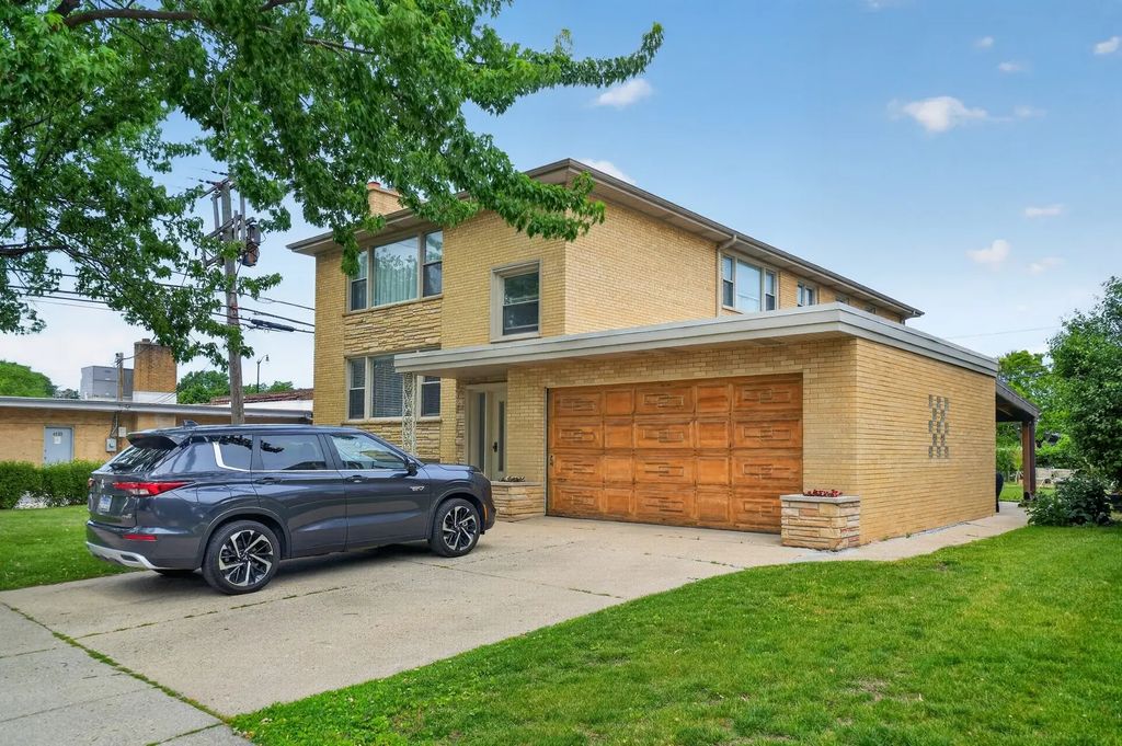 7941 Karlov Avenue, Skokie